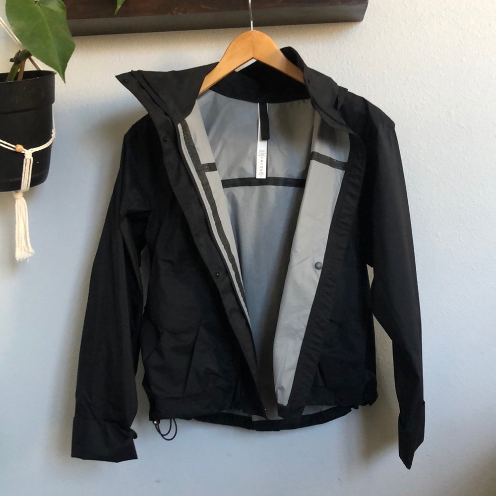 Lululemon wind breaker jacket